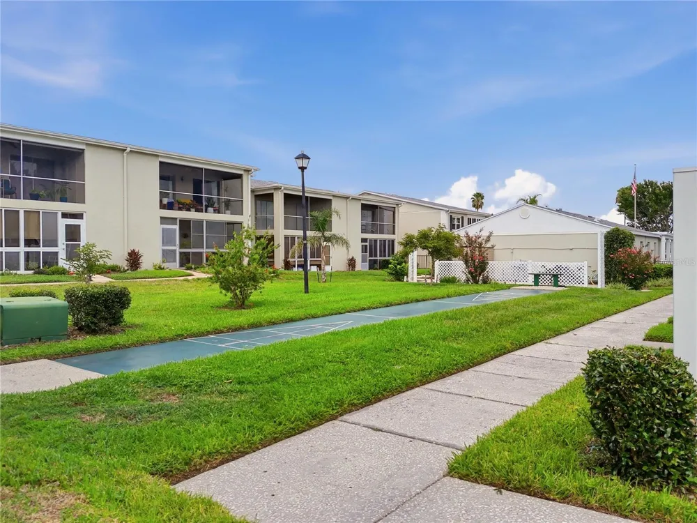 689 LAKE HOWARD DRIVE NW #213 Winter Haven, FL 33880
