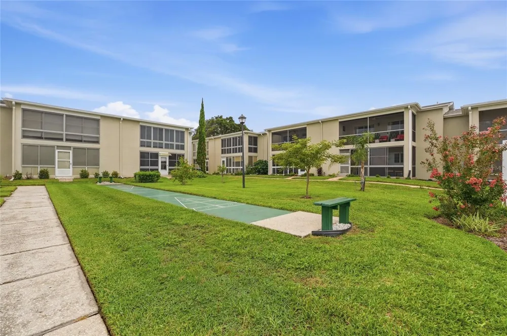 689 LAKE HOWARD DRIVE NW #213 Winter Haven, FL 33880