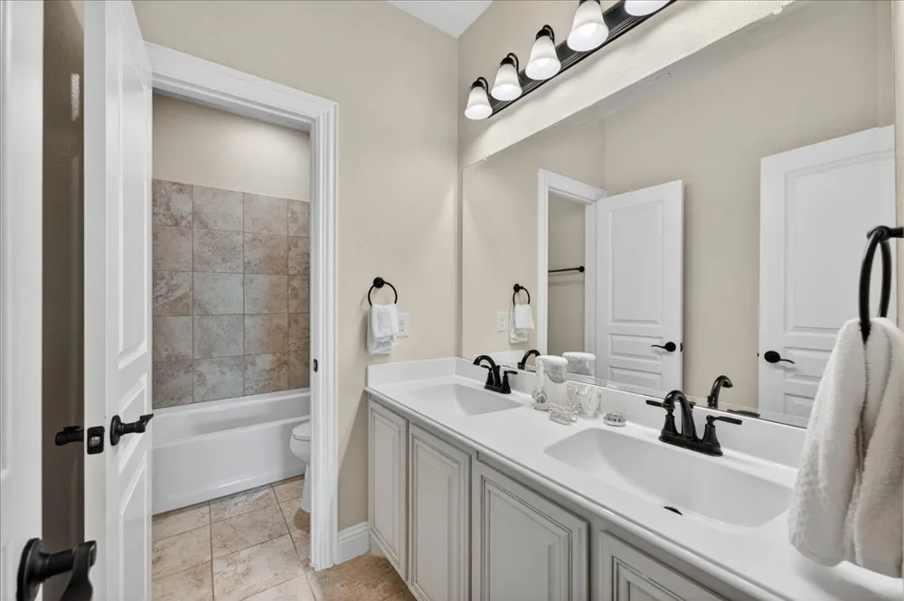 3835 Wheatland Trail Heartland, TX 75126