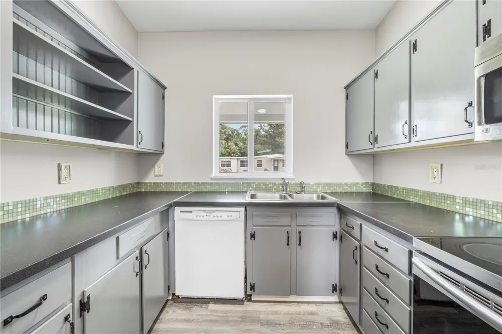 8616 SHIRLEY DRIVE Temple Terrace, FL 33617