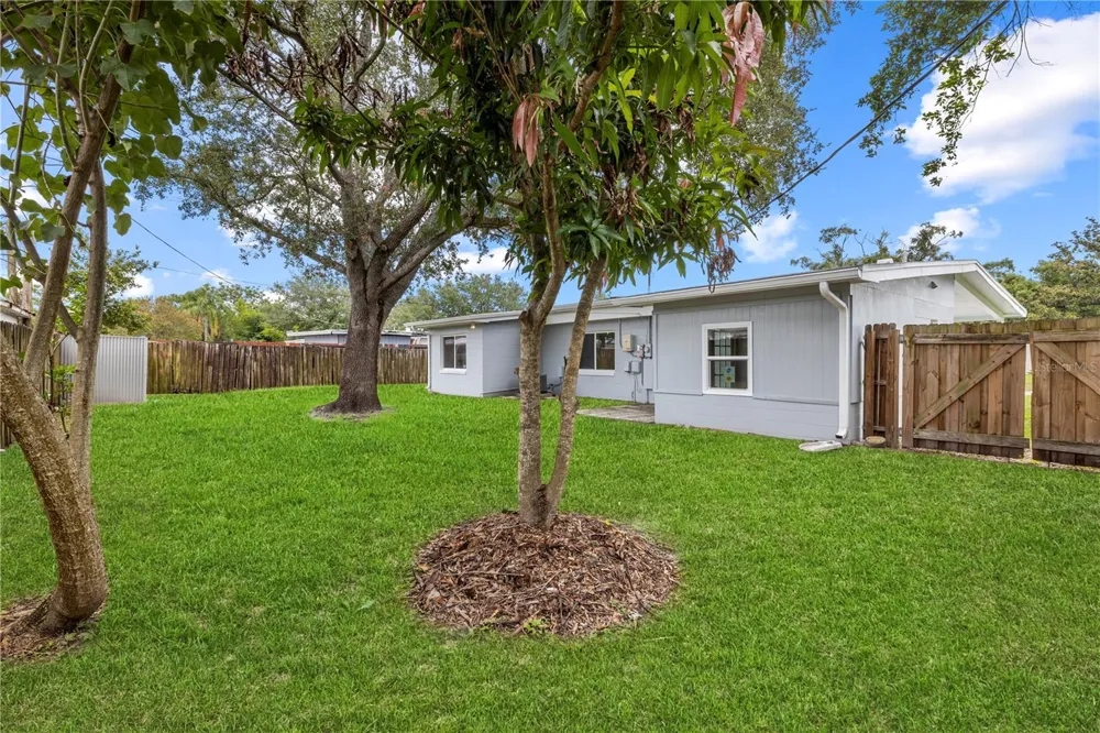 8616 SHIRLEY DRIVE Temple Terrace, FL 33617