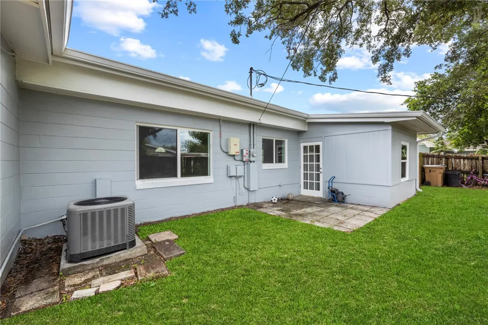 8616 SHIRLEY DRIVE Temple Terrace, FL 33617