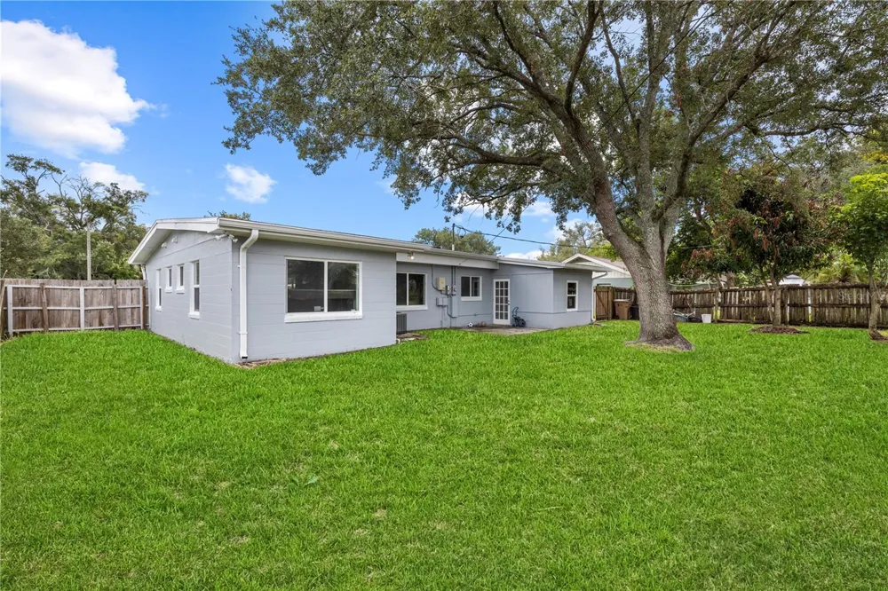 8616 SHIRLEY DRIVE Temple Terrace, FL 33617