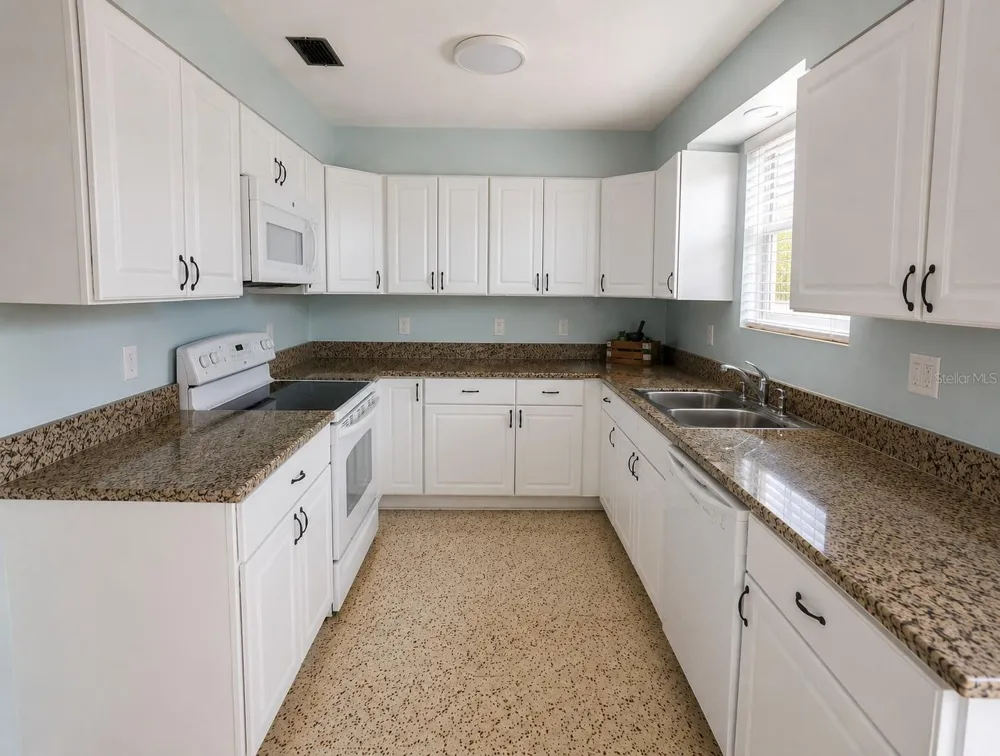 1145 CORDOVA AVENUE Daytona Beach, FL 32114