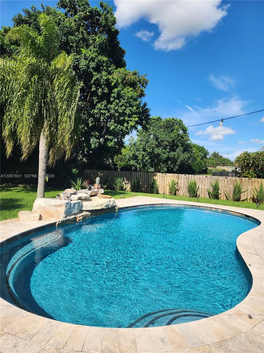18611 SW 61st Ct Southwest Ranches, FL 33332
