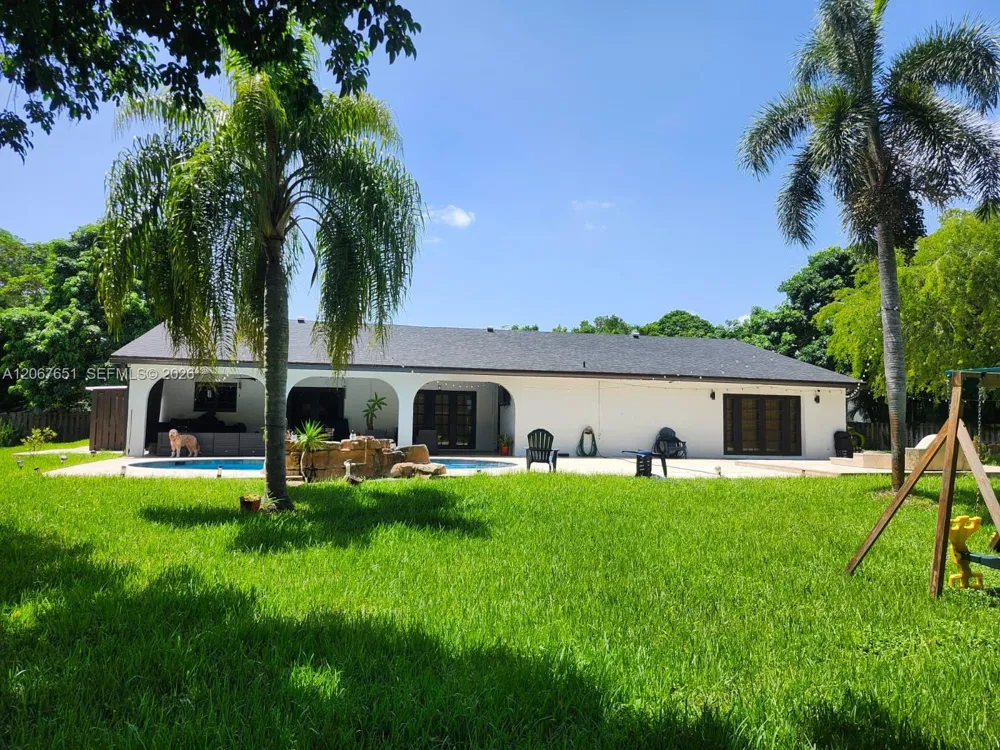 18611 SW 61st Ct Southwest Ranches, FL 33332