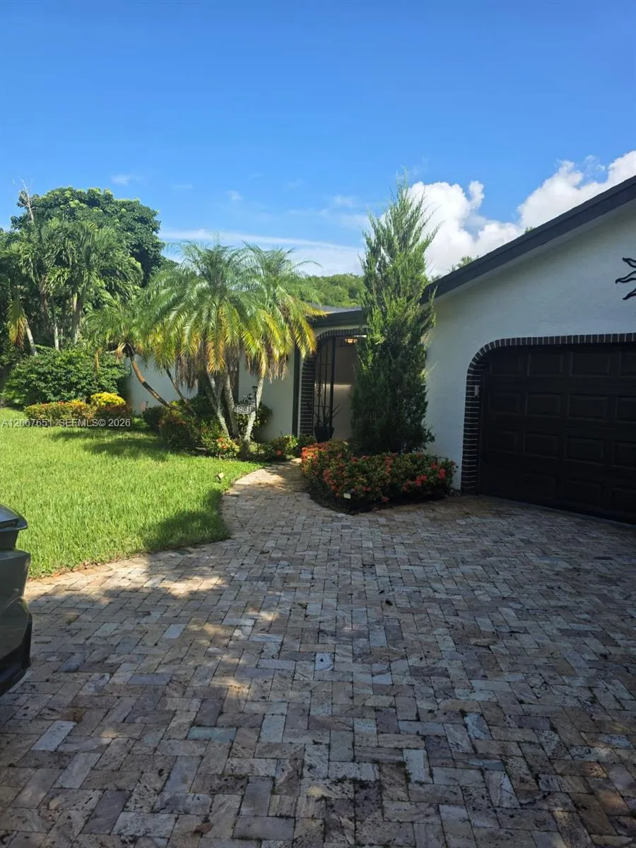 18611 SW 61st Ct Southwest Ranches, FL 33332