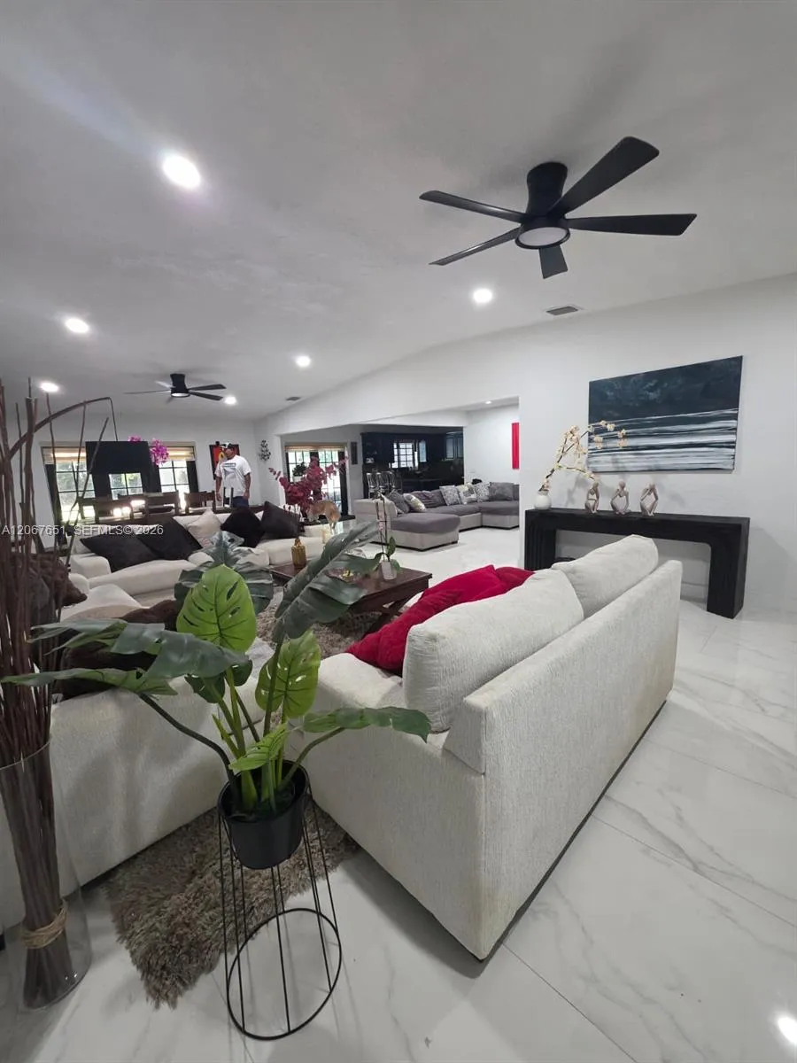 18611 SW 61st Ct Southwest Ranches, FL 33332