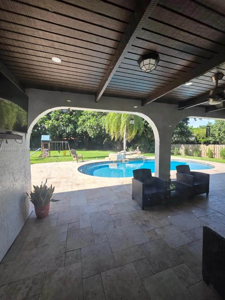 18611 SW 61st Ct Southwest Ranches, FL 33332