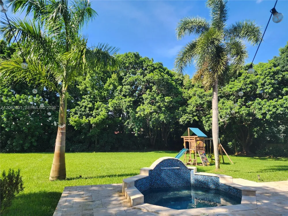 18611 SW 61st Ct Southwest Ranches, FL 33332