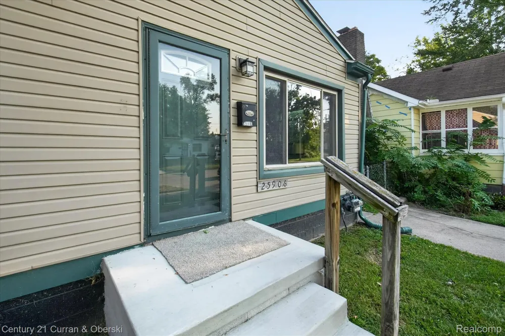 25906 Lehigh Street Inkster City, MI 48141