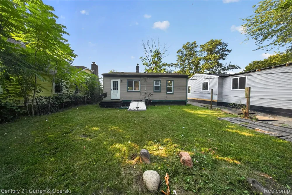 25906 Lehigh Street Inkster City, MI 48141