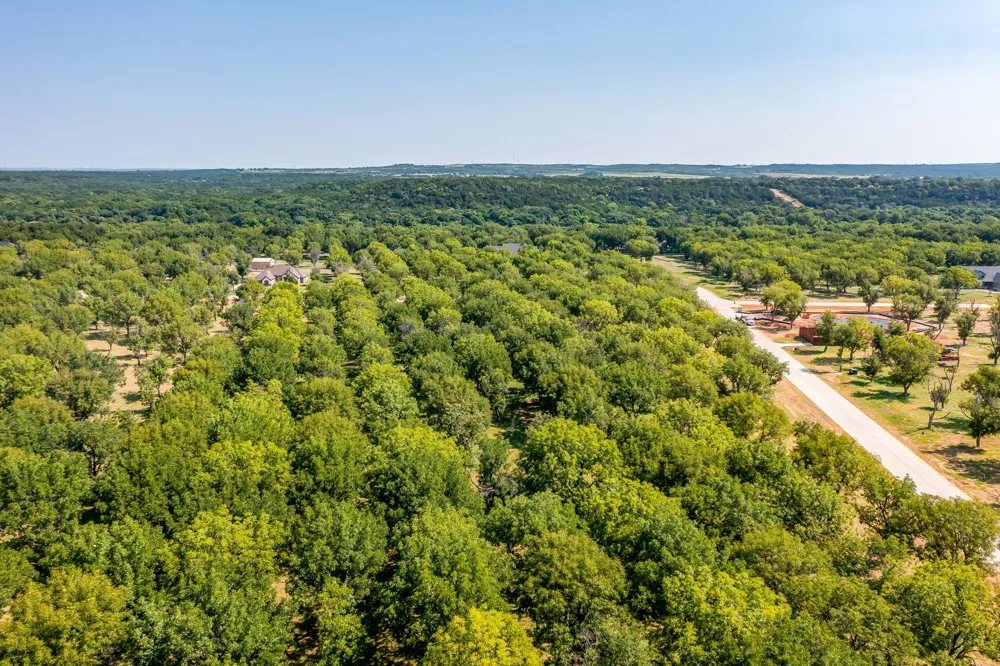 2525 Buckskin Drive Granbury, TX 76049
