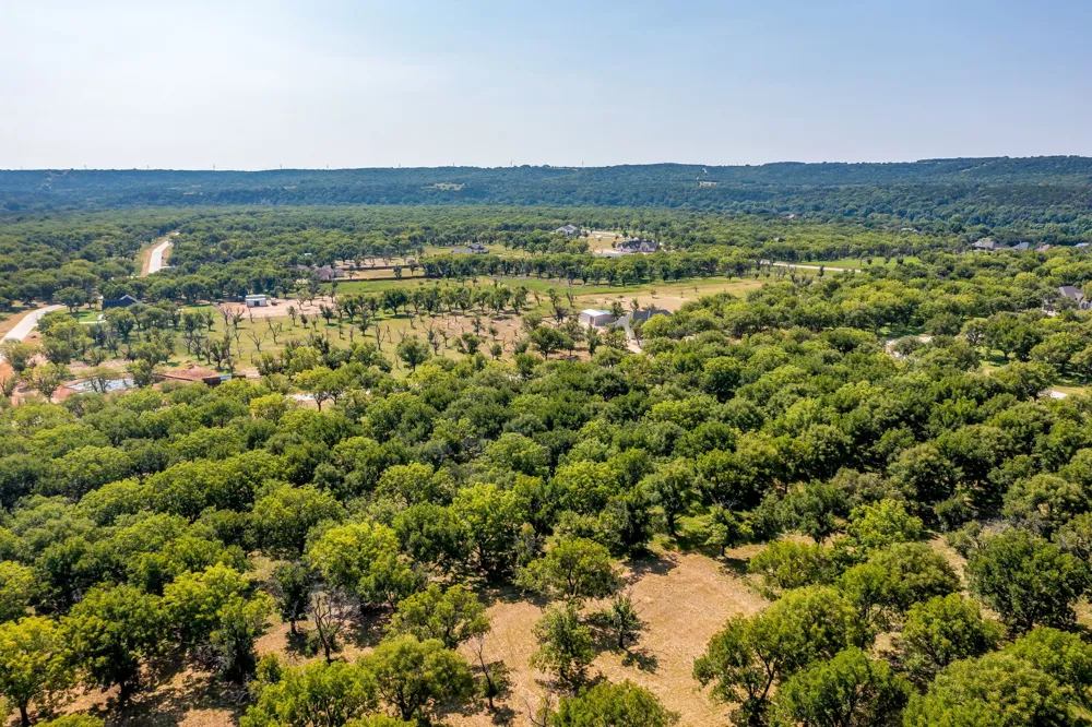 2525 Buckskin Drive Granbury, TX 76049