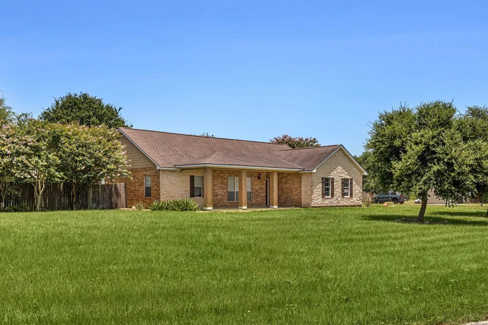2527 Settlers Way Drive Sealy, TX 77474
