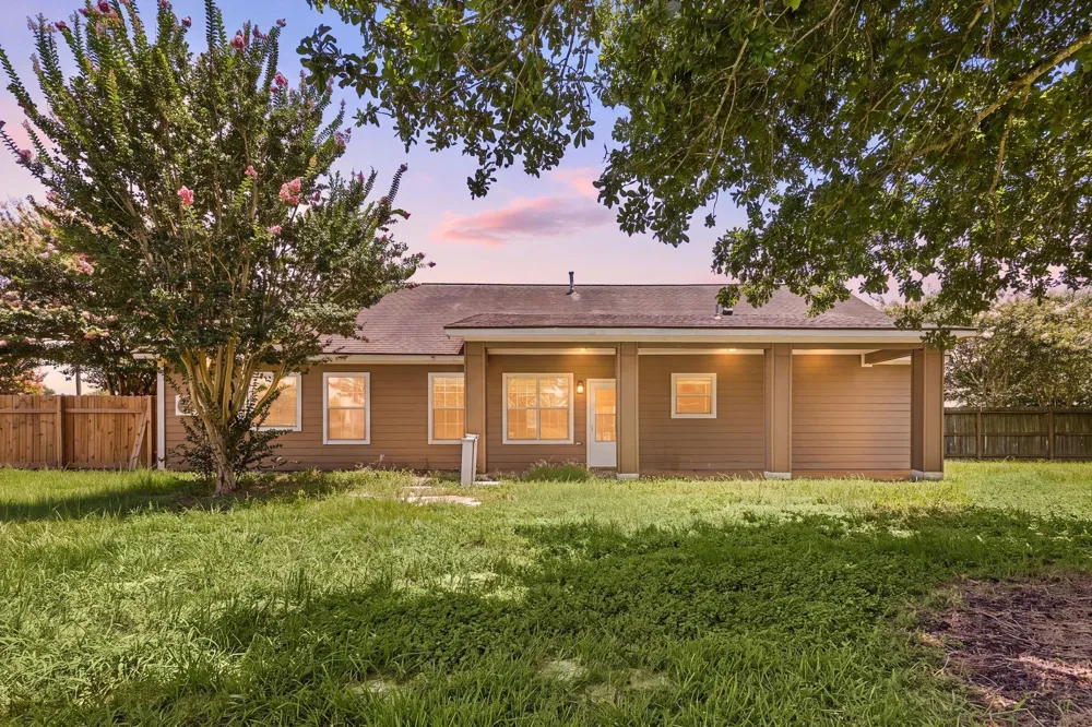 2527 Settlers Way Drive Sealy, TX 77474
