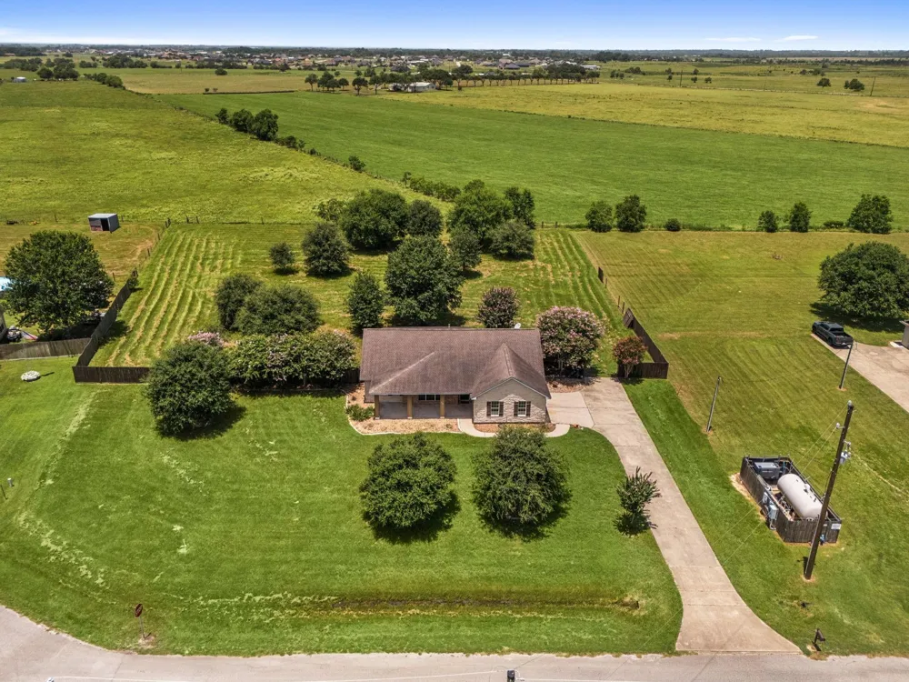 2527 Settlers Way Drive Sealy, TX 77474