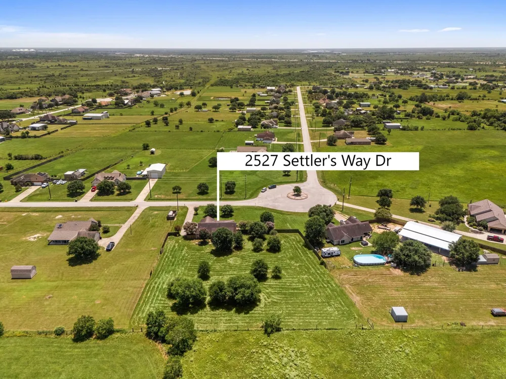 2527 Settlers Way Drive Sealy, TX 77474