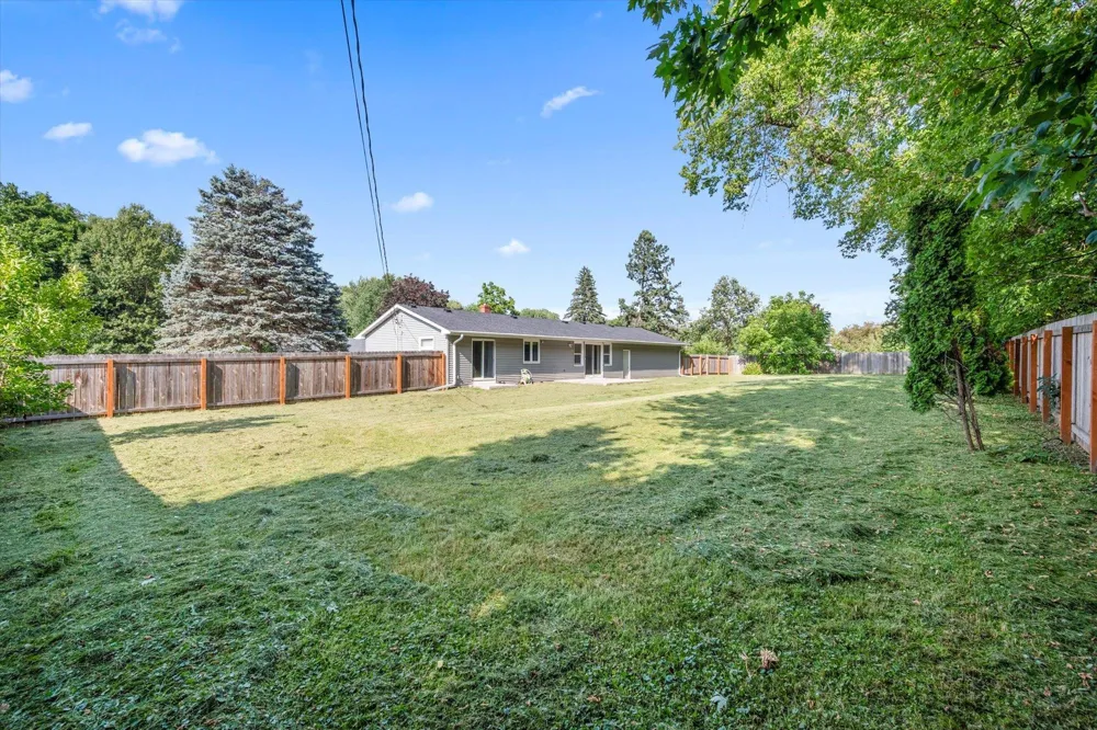 2656 Fremont Avenue E Maplewood, MN 55119