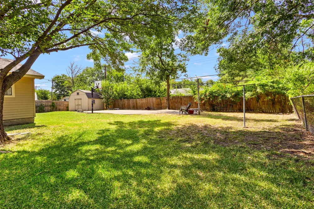 5204 Roxie Street Haltom City, TX 76117