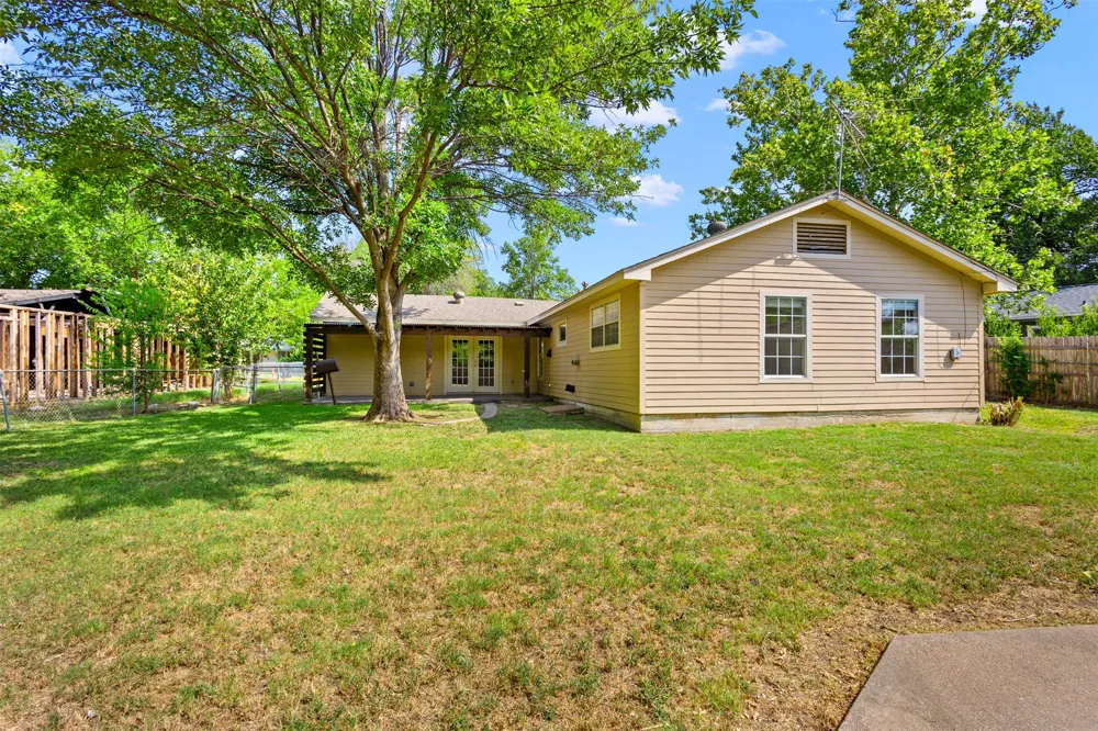 5204 Roxie Street Haltom City, TX 76117