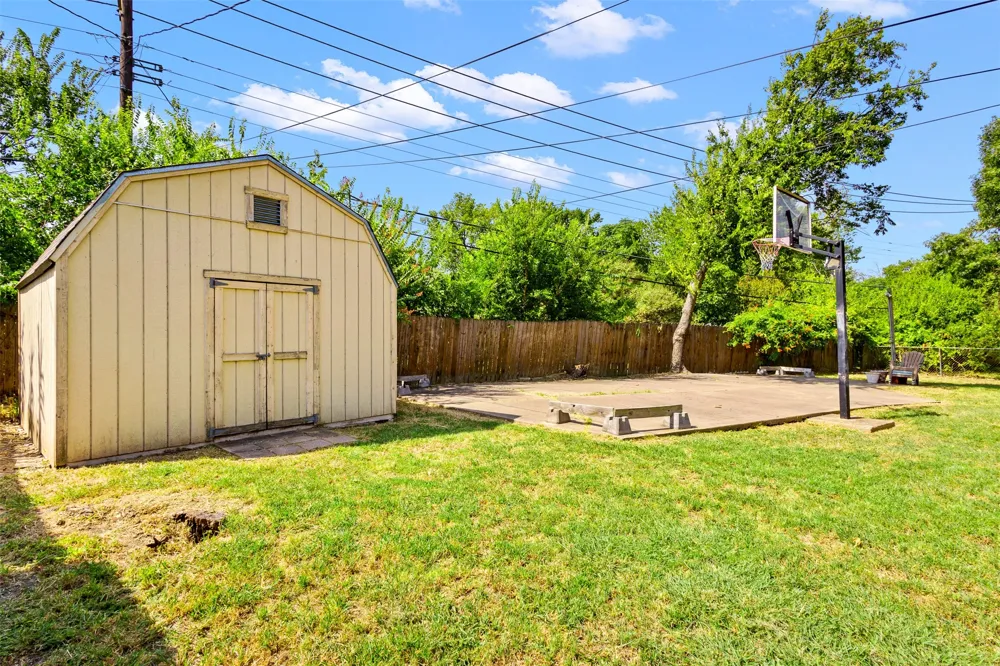 5204 Roxie Street Haltom City, TX 76117