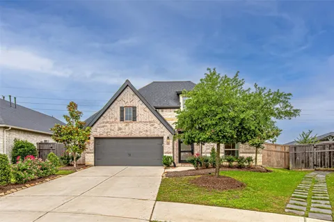 4002 Maple Glen Drive