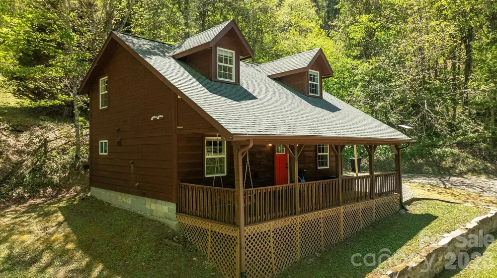 95 Lasso Lane Waynesville, NC 28785