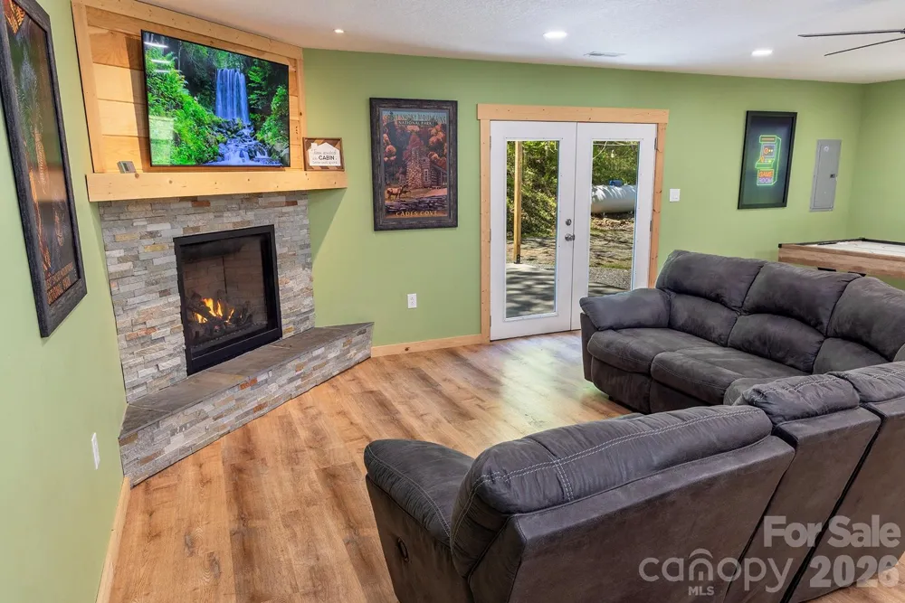 95 Lasso Lane Waynesville, NC 28785