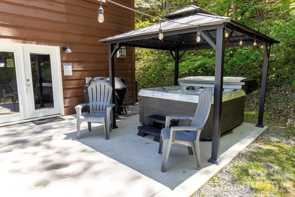 95 Lasso Lane Waynesville, NC 28785