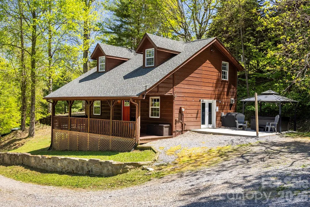 95 Lasso Lane Waynesville, NC 28785