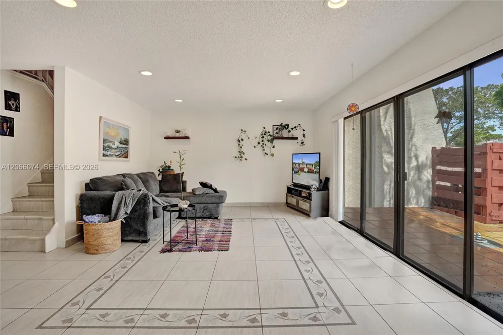 3003 Lakewood Ln Hollywood, FL 33021
