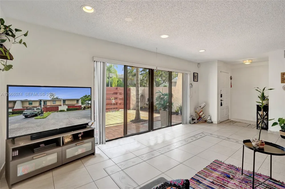 3003 Lakewood Ln Hollywood, FL 33021