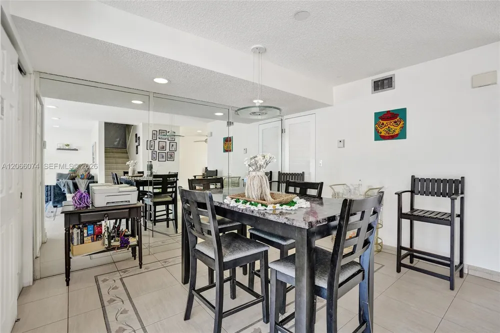 3003 Lakewood Ln Hollywood, FL 33021