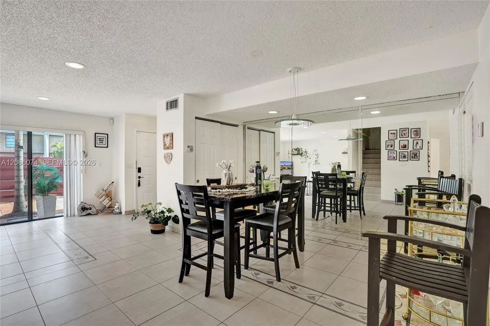 3003 Lakewood Ln Hollywood, FL 33021