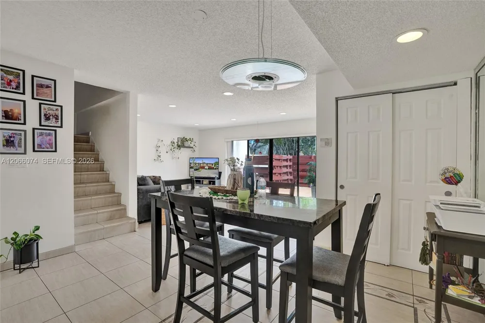 3003 Lakewood Ln Hollywood, FL 33021