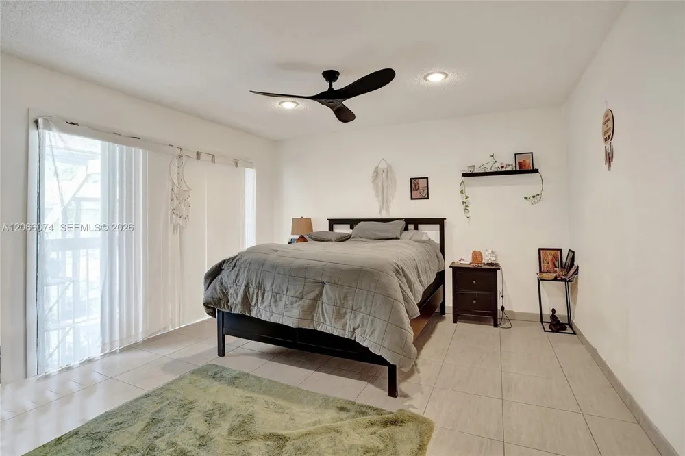 3003 Lakewood Ln Hollywood, FL 33021
