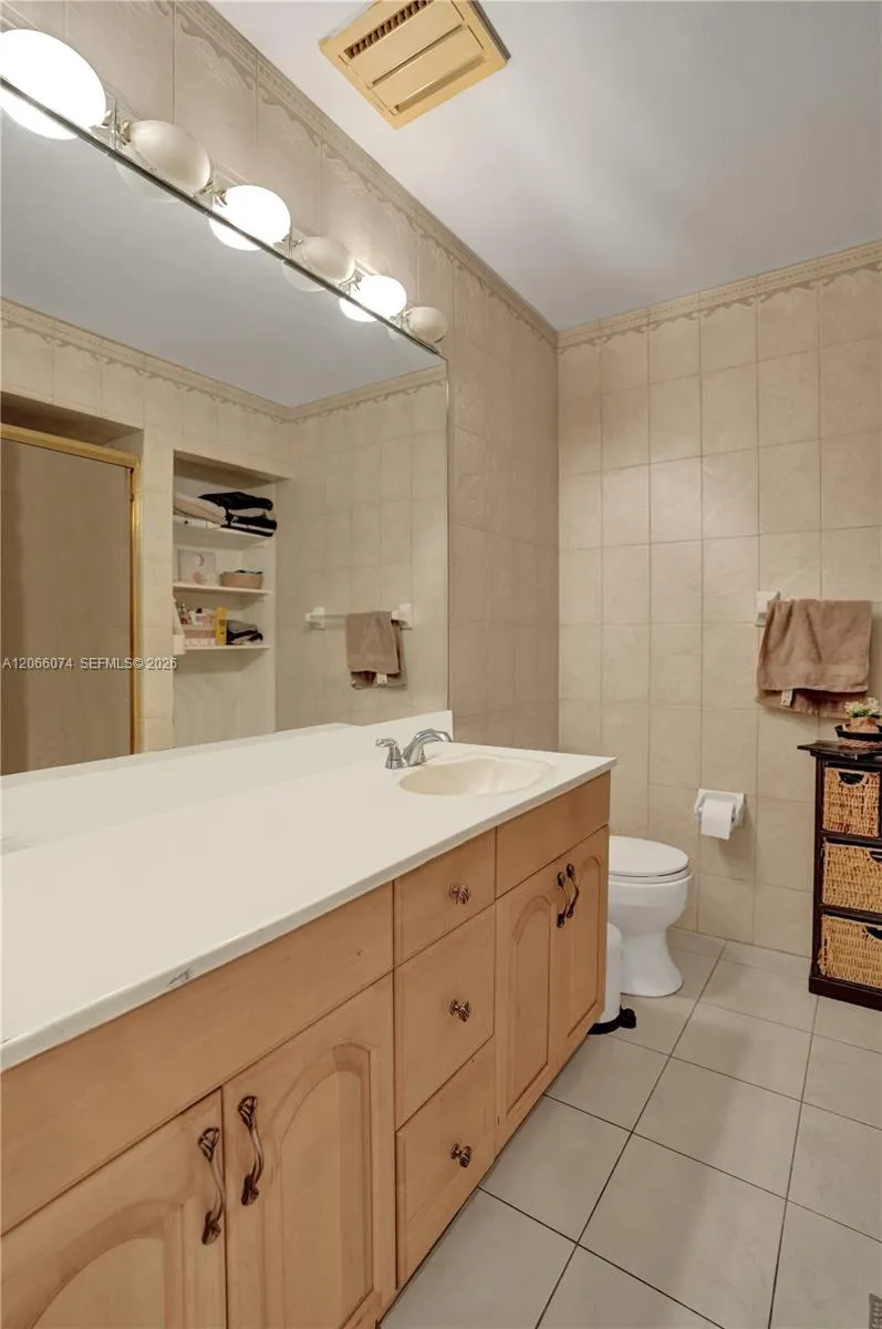 3003 Lakewood Ln Hollywood, FL 33021