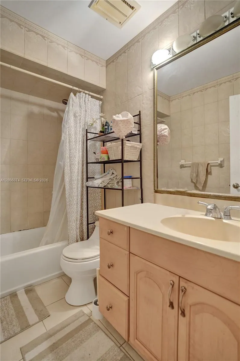 3003 Lakewood Ln Hollywood, FL 33021