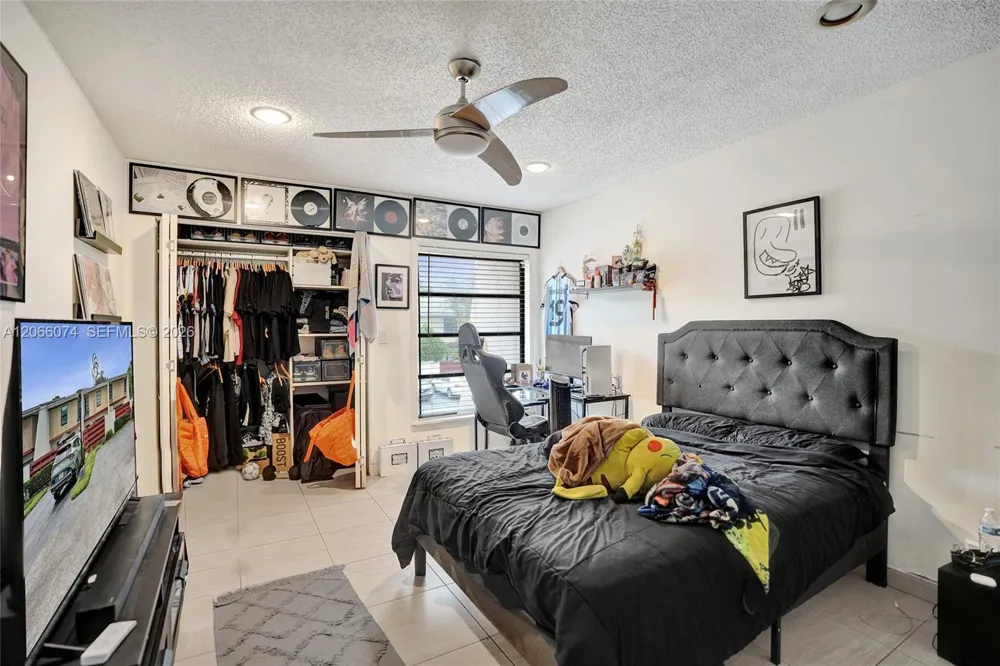 3003 Lakewood Ln Hollywood, FL 33021