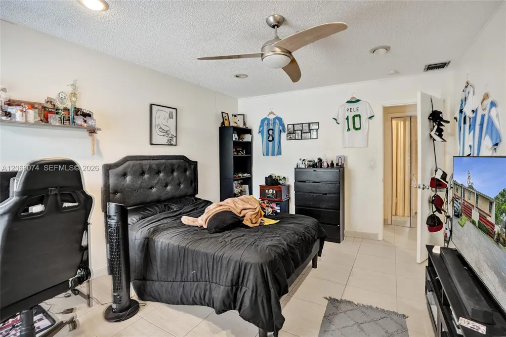 3003 Lakewood Ln Hollywood, FL 33021