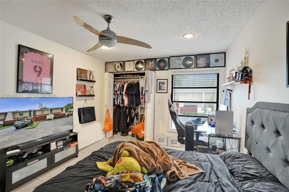 3003 Lakewood Ln Hollywood, FL 33021