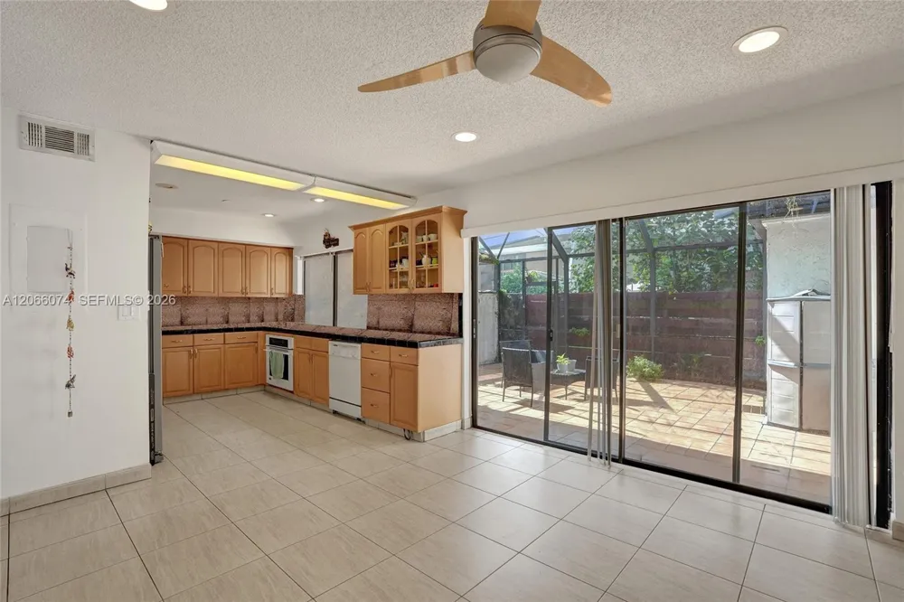 3003 Lakewood Ln Hollywood, FL 33021