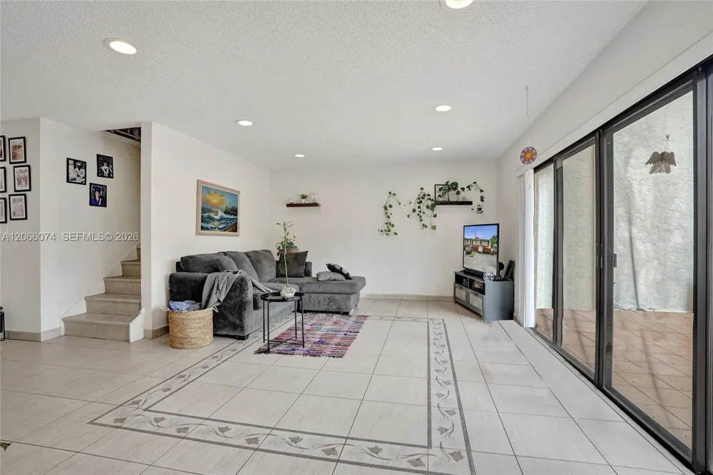 3003 Lakewood Ln Hollywood, FL 33021