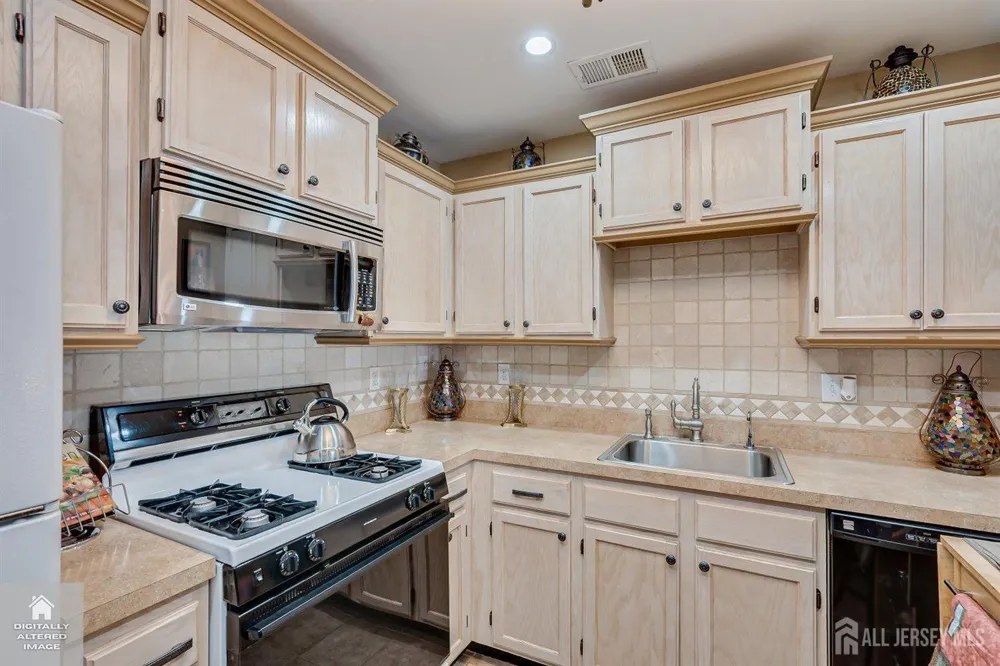 1413 Waterford Drive Edison, NJ 08817