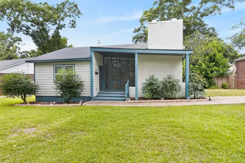 1301 S Dixon Drive