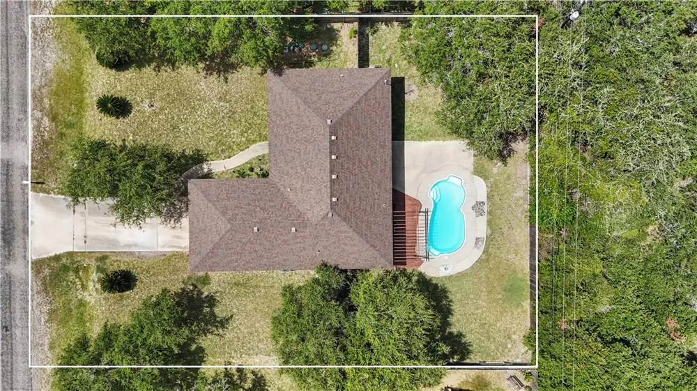 829 Redwood Avenue Rockport, TX 78382