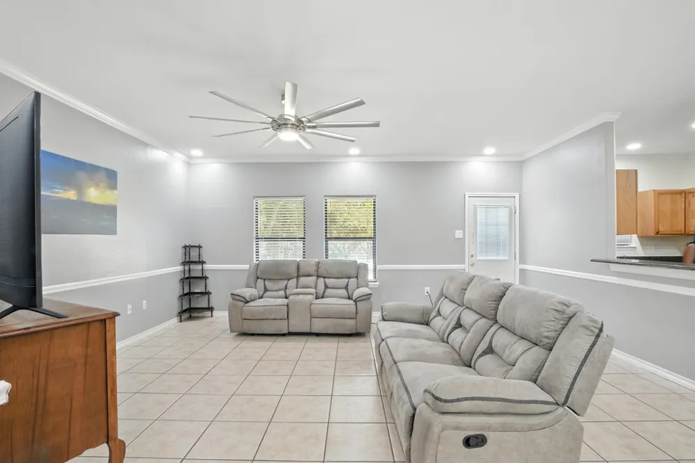 829 Redwood Avenue Rockport, TX 78382