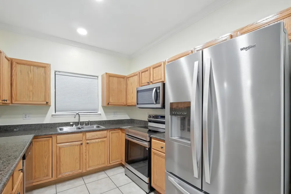 829 Redwood Avenue Rockport, TX 78382