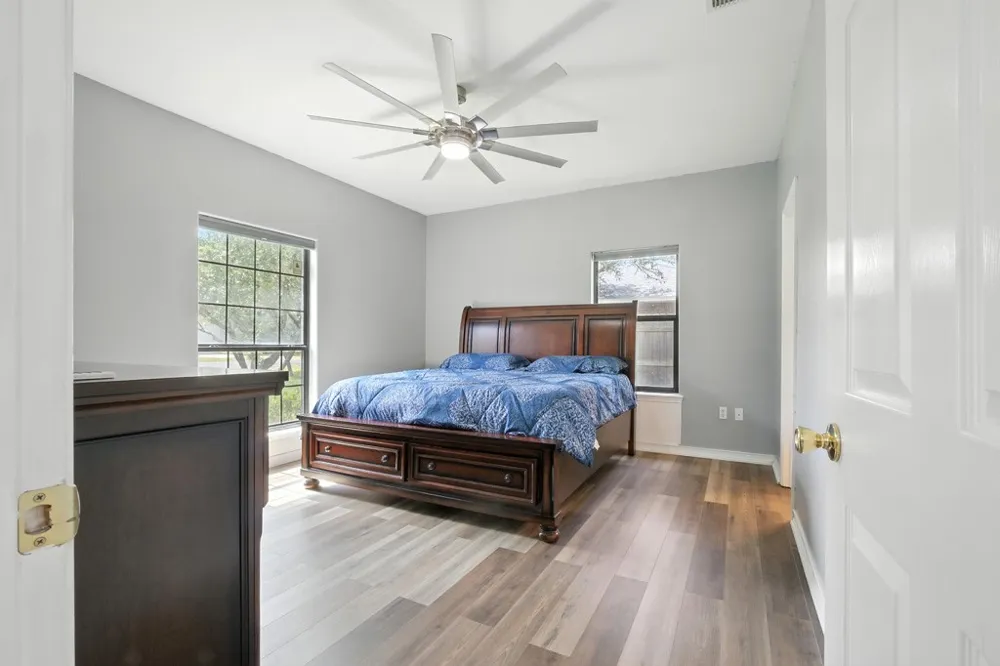 829 Redwood Avenue Rockport, TX 78382